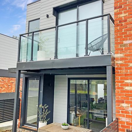 Private Room & Ensuite, In Shared Modern 2 Level Apartment - Full Use Of All Facilities Geelong Exterior photo