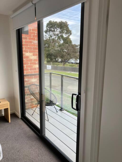 Private Room & Ensuite, In Shared Modern 2 Level Apartment - Full Use Of All Facilities Geelong Exterior photo