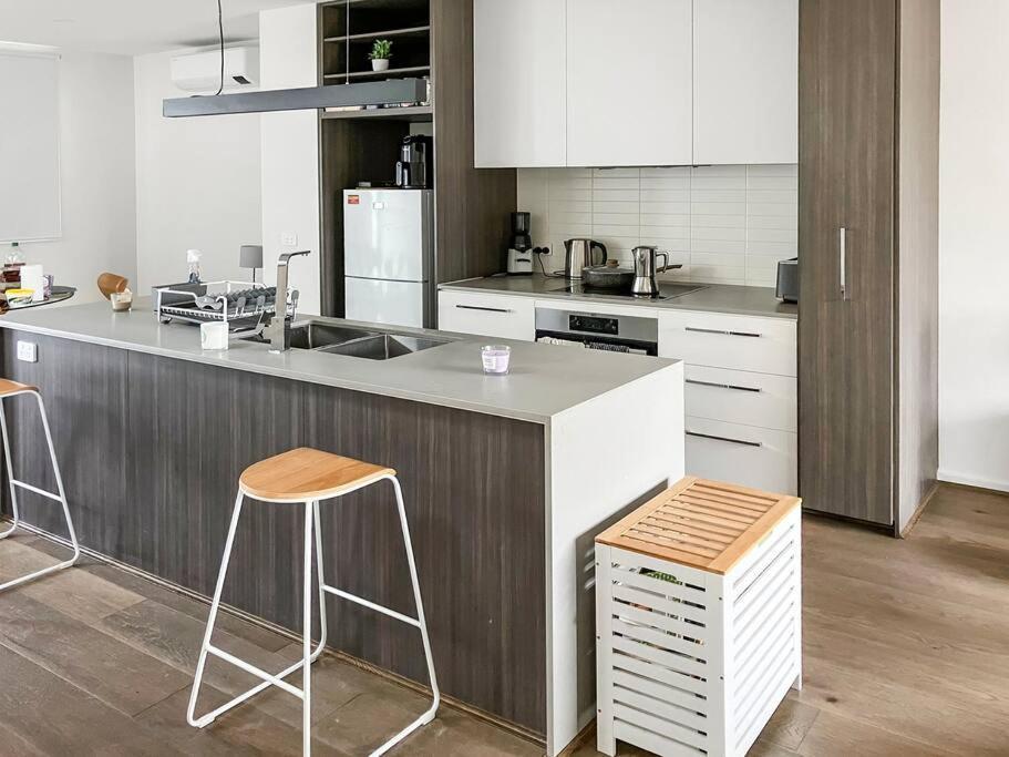 Private Room & Ensuite, In Shared Modern 2 Level Apartment - Full Use Of All Facilities Geelong Exterior photo