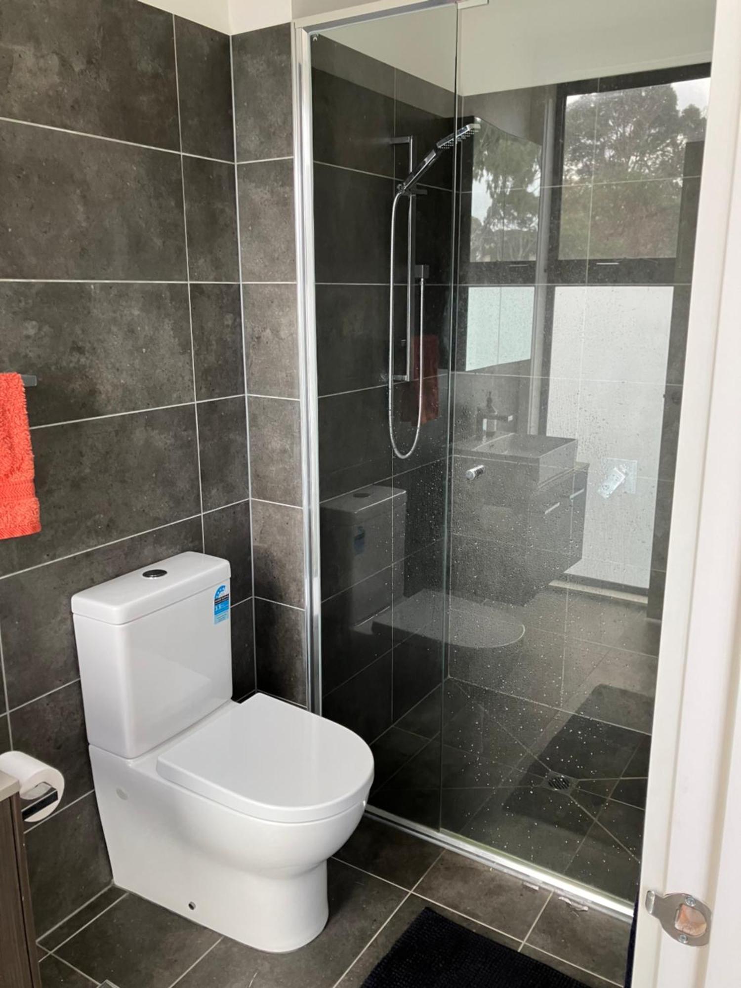 Private Room & Ensuite, In Shared Modern 2 Level Apartment - Full Use Of All Facilities Geelong Exterior photo